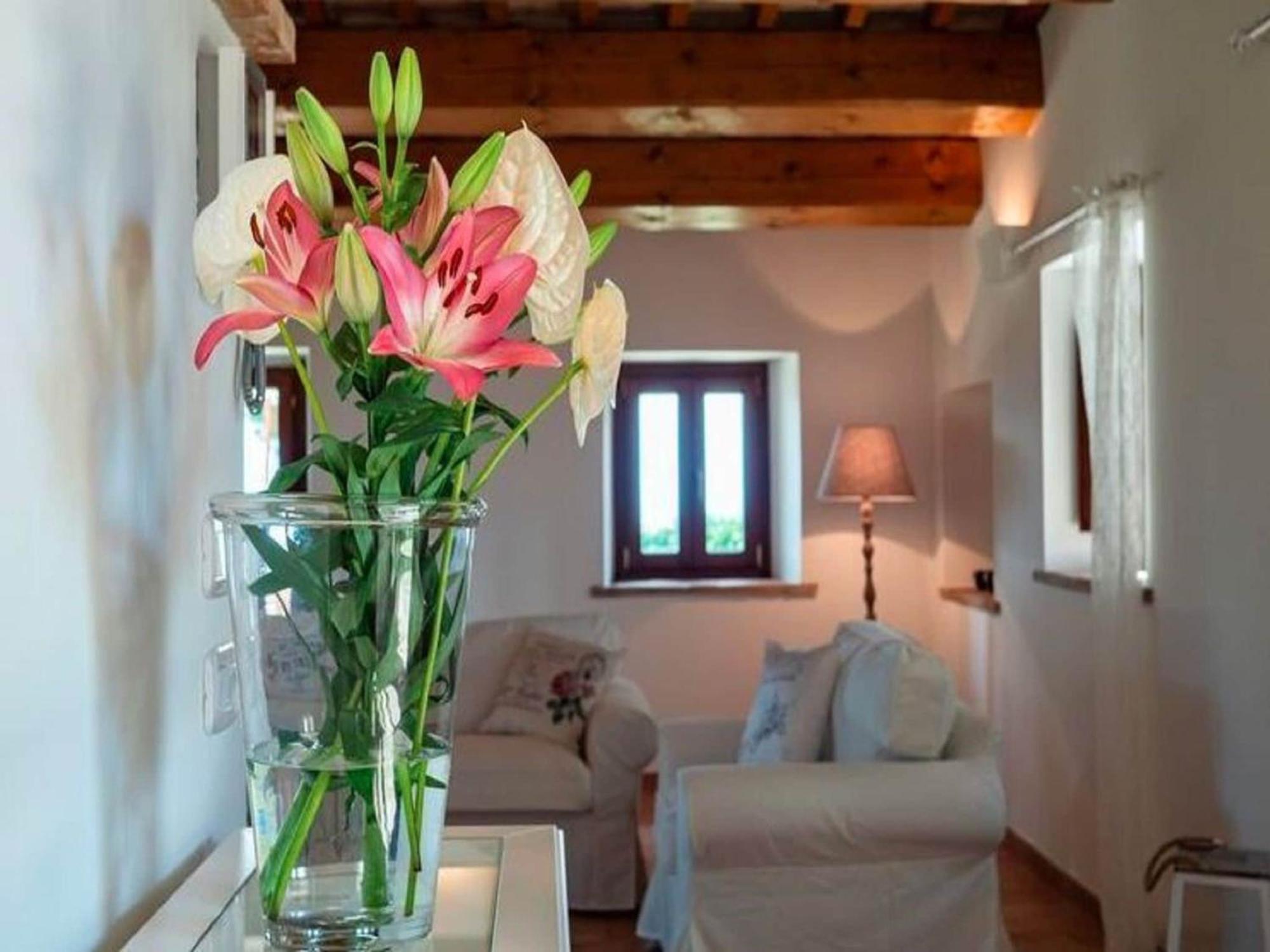 Stunning Apartment In Mombaroccio Near Metauro River Exterior photo