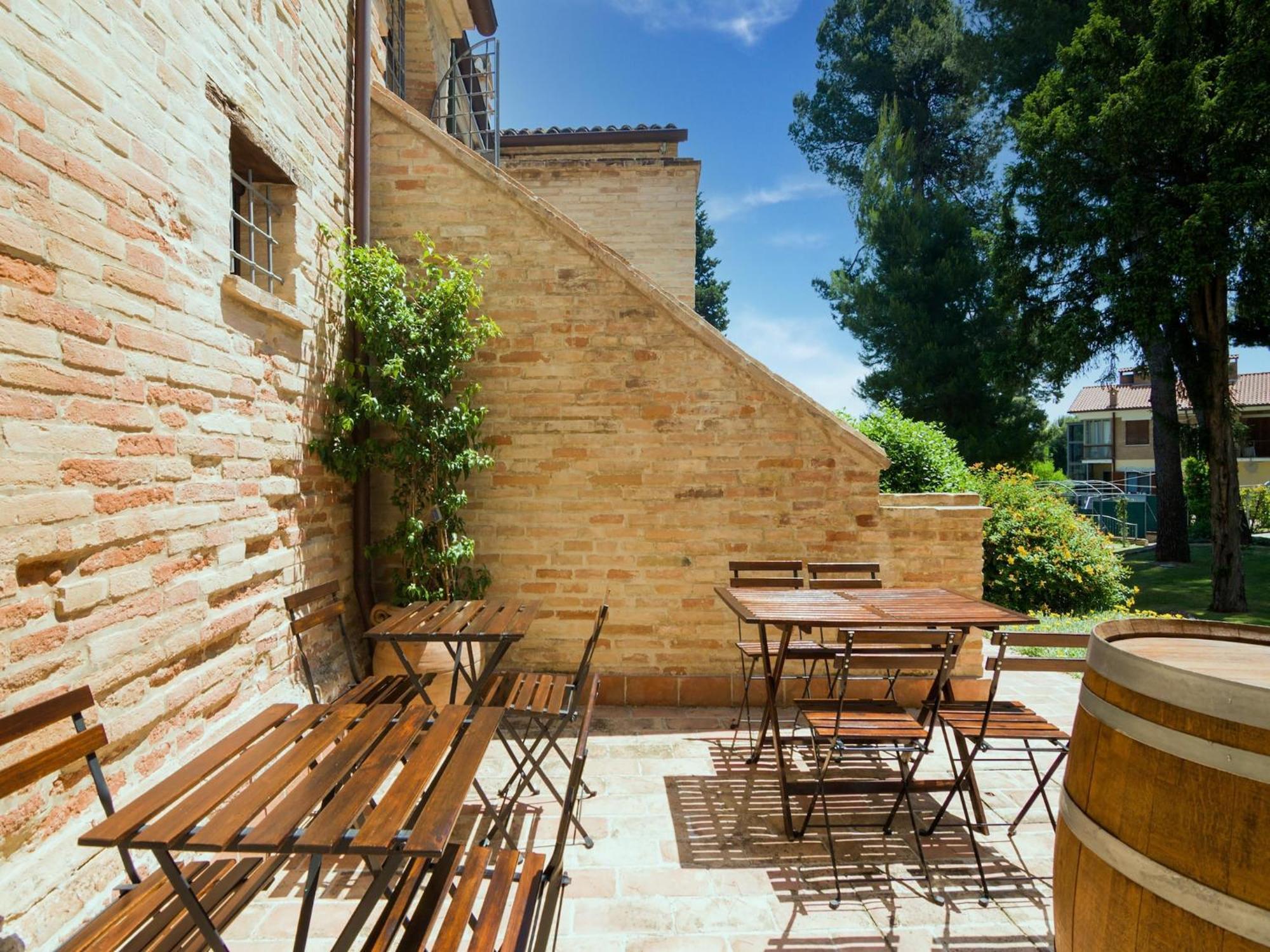 Stunning Apartment In Mombaroccio Near Metauro River Exterior photo